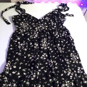 SKY AND SPARROW Ditsy Surplice Tie Shoulder floral dress